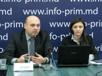 Politicul are o influenţă excesivă ...